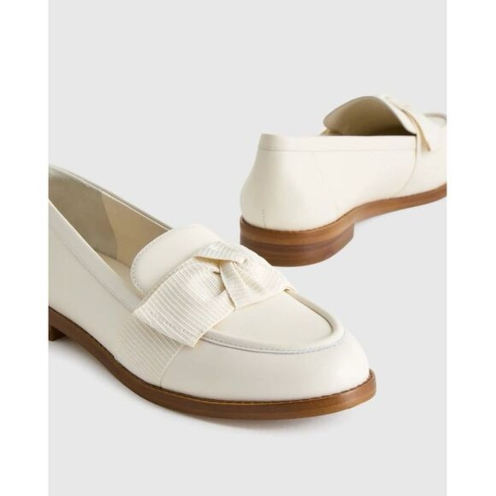 Quince Women's Italian Leather Bow Penny Loafer In Bone size 7. New in a box